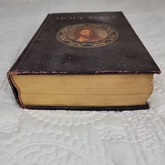 The Holy Bible: 1953 Catholic Action Edition, Good Will Color Illustrations - Picture 2 of 11